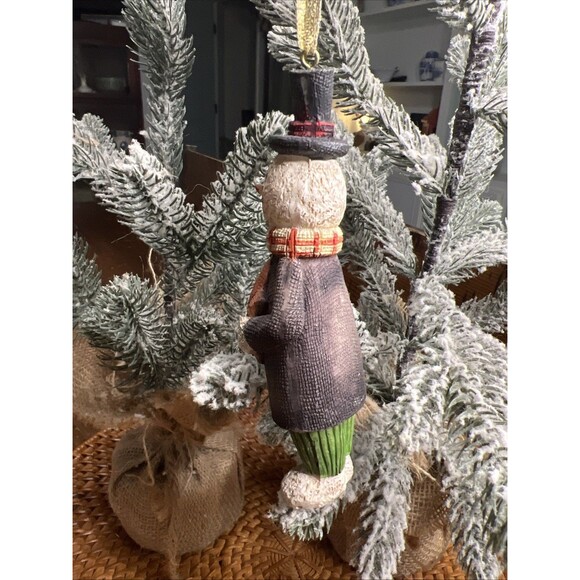 Primitive Resin Snowman with Red Star Ornament Hat Scarf Coat, Christmas - Picture 4 of 5